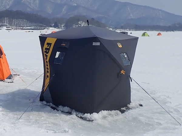 北米の氷上釣り用キューブ型テント わかさぎ＆ヒメマス釣行記